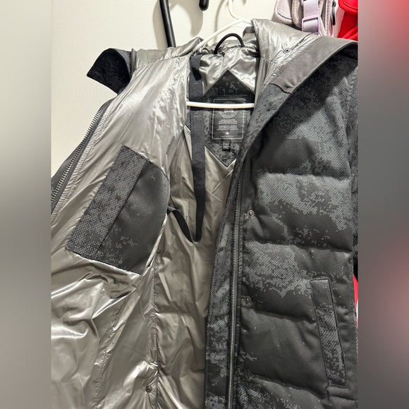 CANADA GOOSE Shelburne holiday water repellant 625 fill power down parka - Picture 9 of 14